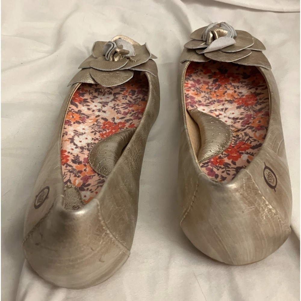 Born Leather Flats With Flower Metallic Arch Support Gold Size 6 - Picture 2 of 8